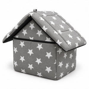 Domek dla zwierząt od tyłu, widoczny okap dachu i zamek biegnący pod nim wzdłuż górnej krawędzi ścianki